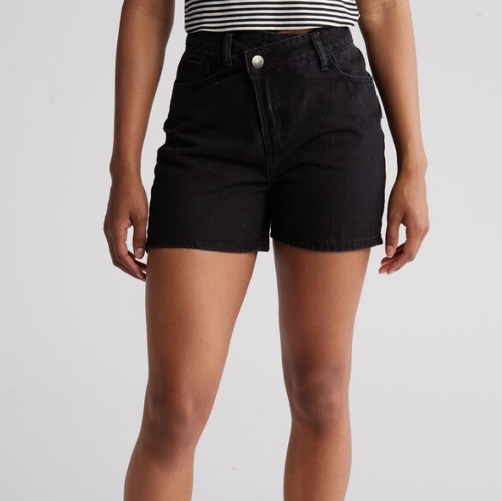FLYING ANGEL BLACK ASSYMETRICAL DENIM SHORTS SIZE 30 NWT